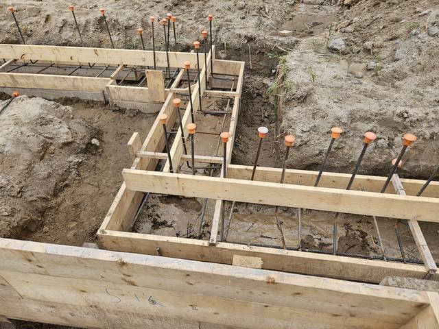 Formwork and steel meeting the engineering, corner by corner